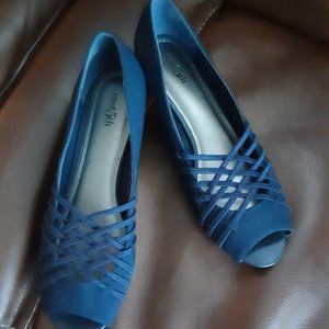 east 5th EF Grace Navy Sandals Size 9 Medium